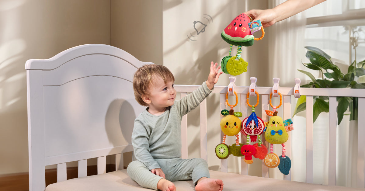 TUMAMA Lot de 4 jouets pour bébé à contraste élevé - Noir et blanc - Pour siège auto - En peluche - Pour 0, 3, 6, 9, 12 mois, nouveau-nés, tout-petits
